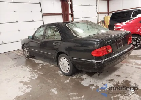 1998 Mercedes-Benz E 320 z USA, uszkodzony, nr VIN WDBJF65F6WA553191